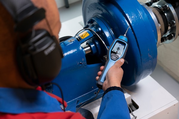 So sánh Ống nghe điện tử SKF TKST 21 và TKST 11 3 TKST 21 - Ống nghe