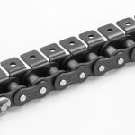 Xích tải có tay gá là gì? Ứng dụng xích băng tải có tay gá